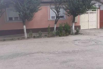 Casă individuală cu 4 camere cu Teren 360 Mp în Micălaca