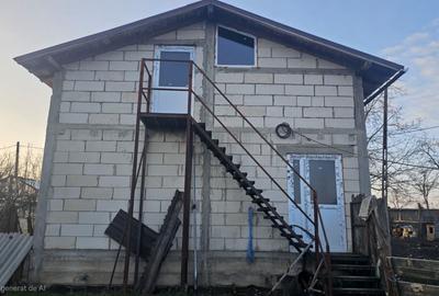 Casă cu 4 camere în Măldăeni