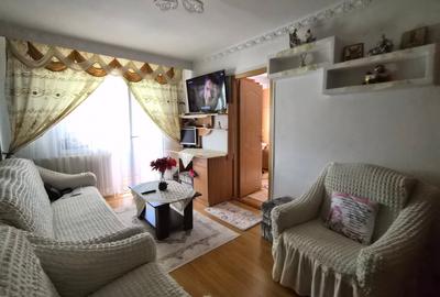 Apartament cu 2 camere semidecomandat în Km 5 - 7