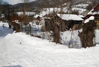 Casă cu Teren 1400 Mp în Strâmtura - 2