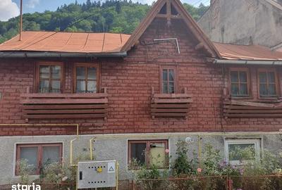 Casă cu 4 camere cu Teren 122 Mp în Central