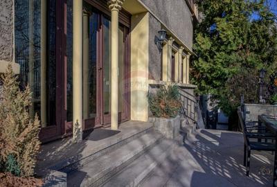 Apartament cu 10 camere decomandat, mobilat în Capitale - 48