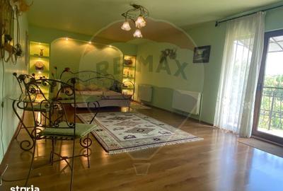 Casă cu 5 camere cu Piscina în Central - 11