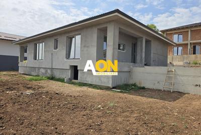 Casă individuală cu 4 camere cu Canalizare în Cetate