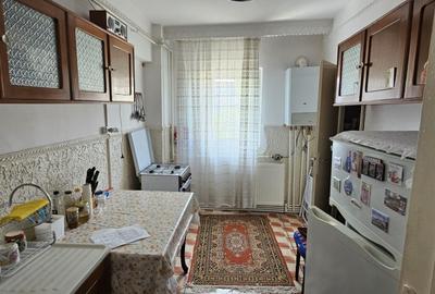 Apartament cu 2 camere decomandat, mobilat în Moinești - 1