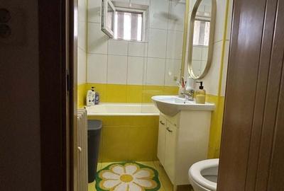 Apartament cu 3 camere semidecomandat în Lacul Tei