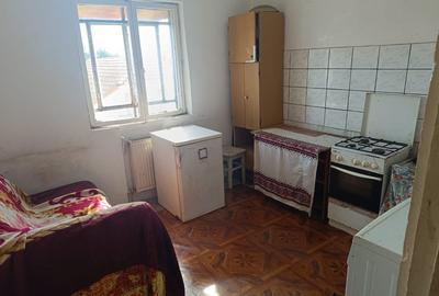 Garsonieră decomandată în Palas