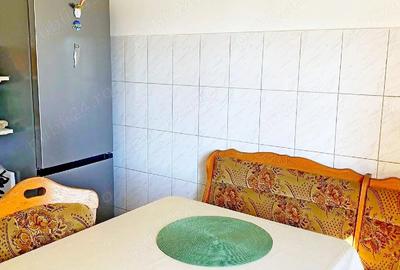 Apartament cu 3 camere decomandat în Aradului