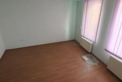 Casă cu 4 camere cu Teren 2826 Mp în Sânpetru