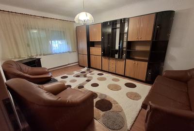 Apartament cu 3 camere decomandat în 1 Mai