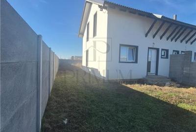 Duplex cu 3 camere cu Canalizare în Moșnița Nouă - 1