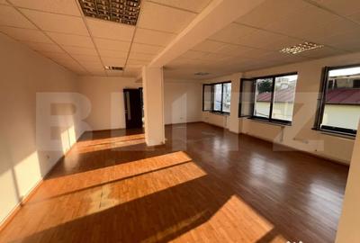 Spațiu comercial, de 586 mp, în Micro 11 - 16