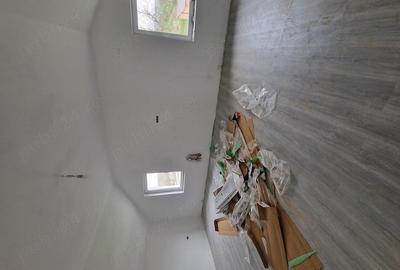 Casă cu 4 camere cu Teren 500 Mp în Central