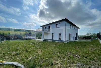 Duplex cu 4 camere cu Canalizare în Corușu - 2