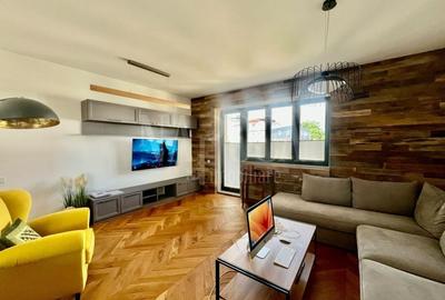 Apartament cu 4 camere semidecomandat în Central