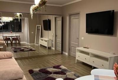 Apartament cu 2 camere decomandat în Casa de Cultură