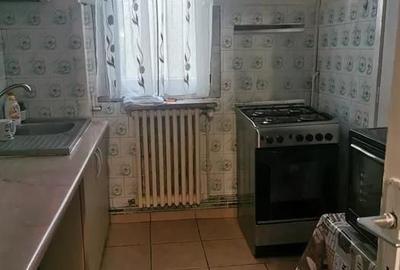 Apartament cu 2 camere semidecomandat în Podu Roș