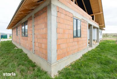Casă cu 3 camere cu Teren 300 Mp în Sânmartin