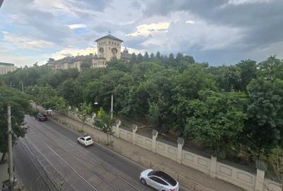Apartament cu 3 camere decomandat, mobilat în Unirii