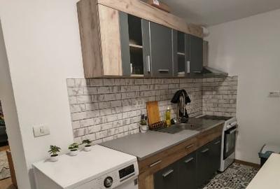 Apartament cu 2 camere semidecomandat în Brașovul Vechi