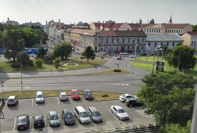 Apartament cu 3 camere decomandat în Ultracentral