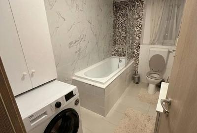 Apartament cu 3 camere semidecomandat în Giulești