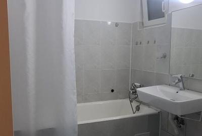 Apartament cu 3 camere decomandat în Rahova
