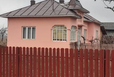Casă cu 3 camere în Bărăști