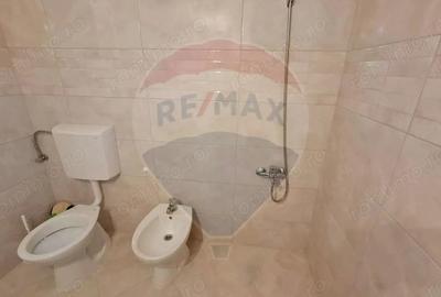 Casă cu Teren 800 Mp în Gălățeni - 1