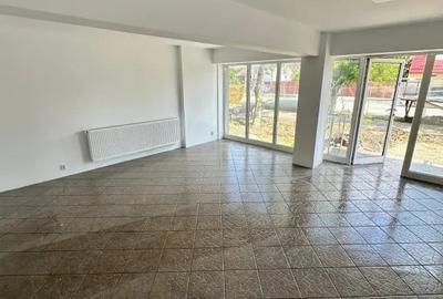 Spațiu comercial, de 50 mp, în Central - 4