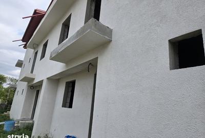 Casă cu 5 camere cu Teren 120 Mp în Central