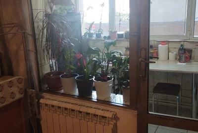 Apartament cu 4 camere decomandat în Est