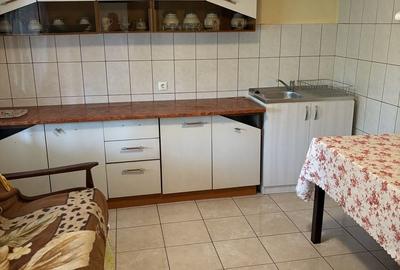 Casă cu 4 camere în Florica