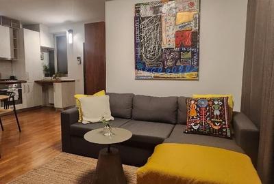 Apartament cu 3 camere semidecomandat, mobilat în Victoriei
