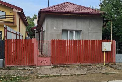 Casă cu 3 camere cu Teren 400 Mp în Central