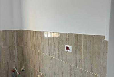 Apartament cu 3 camere decomandat în Cârjoaia