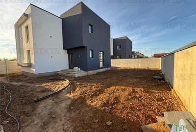 Casă individuală cu 4 camere cu Teren 300 Mp în Malu Mare - 1