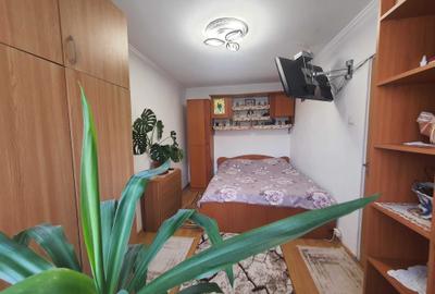 Apartament cu 2 camere semidecomandat în Km 4 - 5