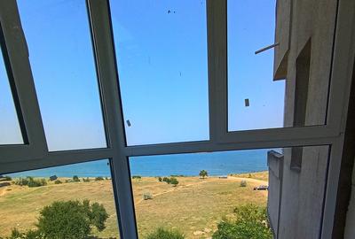 Apartament cu 4 camere decomandat în Faleza Nord