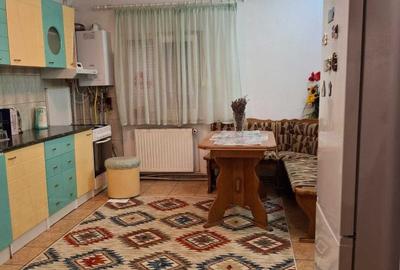 Apartament cu 3 camere decomandat în 1 Mai