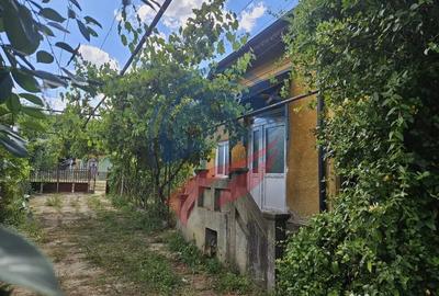 Casă cu 4 camere cu Teren 1963 Mp în Foișor