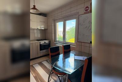 Apartament cu 3 camere decomandat în - 12