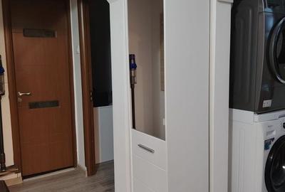Apartament cu 3 camere decomandat în Craiovița Nouă