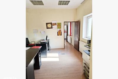 Casă cu 3 camere cu Teren 400 Mp în Central