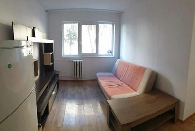 Apartament cu 2 camere decomandat în Tractorul