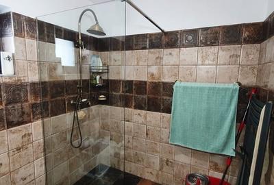 Casă individuală cu 4 camere cu Teren 450 Mp în 1 Decembrie - 14