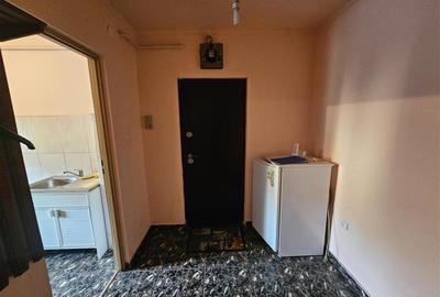 Apartament cu 2 camere semidecomandat în Micro I - 9