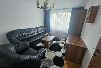 Apartament cu 3 camere decomandat, mobilat în Centrul Civic