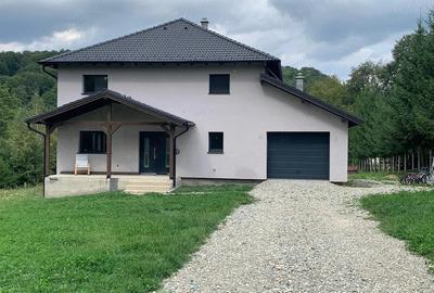 Casă cu 4 camere cu Teren 4150 Mp în Cheile Râșnoavei