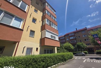 Apartament cu 2 camere decomandat în Tractorul - 1